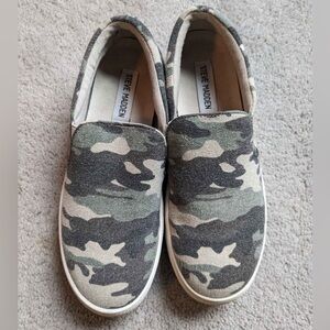 Women’s Steve Madden Slip-Ons (size 7)